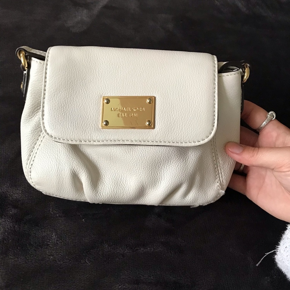 Lightly used michael kors crossbody bag